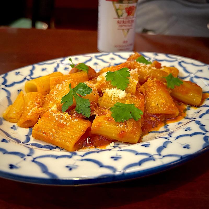 リガトーニ 〜粗びきソーセージのトマトソース〜(HUB 仙台名掛丁店 )