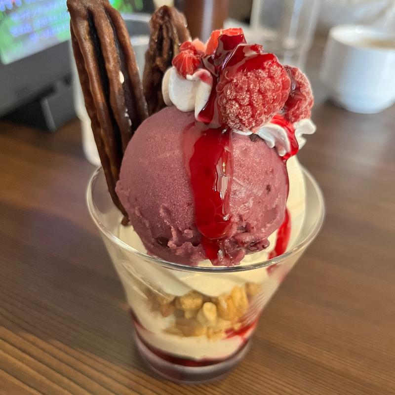 ベリーとチーズムースミニパフェ(ベビーフェイスプラネッツ 旭川忠和店（BABY FACE PLANET’S）)