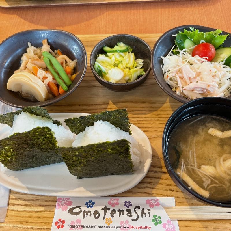 多古米おにぎり定食(道の駅 多古 （タコ）)