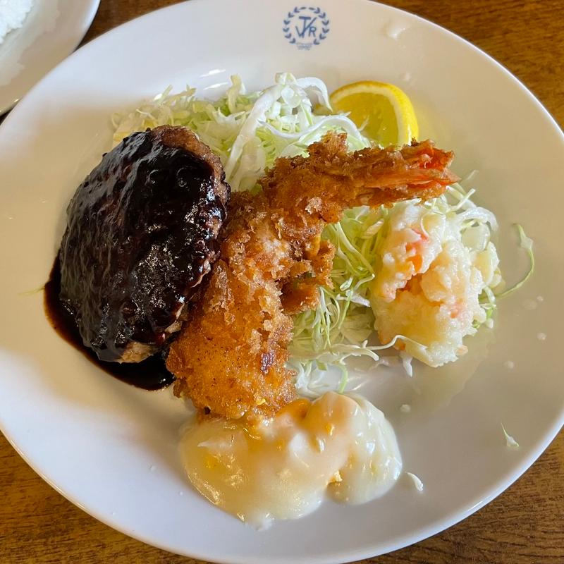 ハンバーグとエビフライランチ(ビクトリヤ )