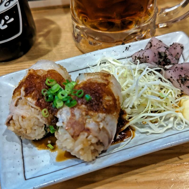 肉巻きおにぎり(国民酒場 じぃえんとるまん 関内マリナード店)