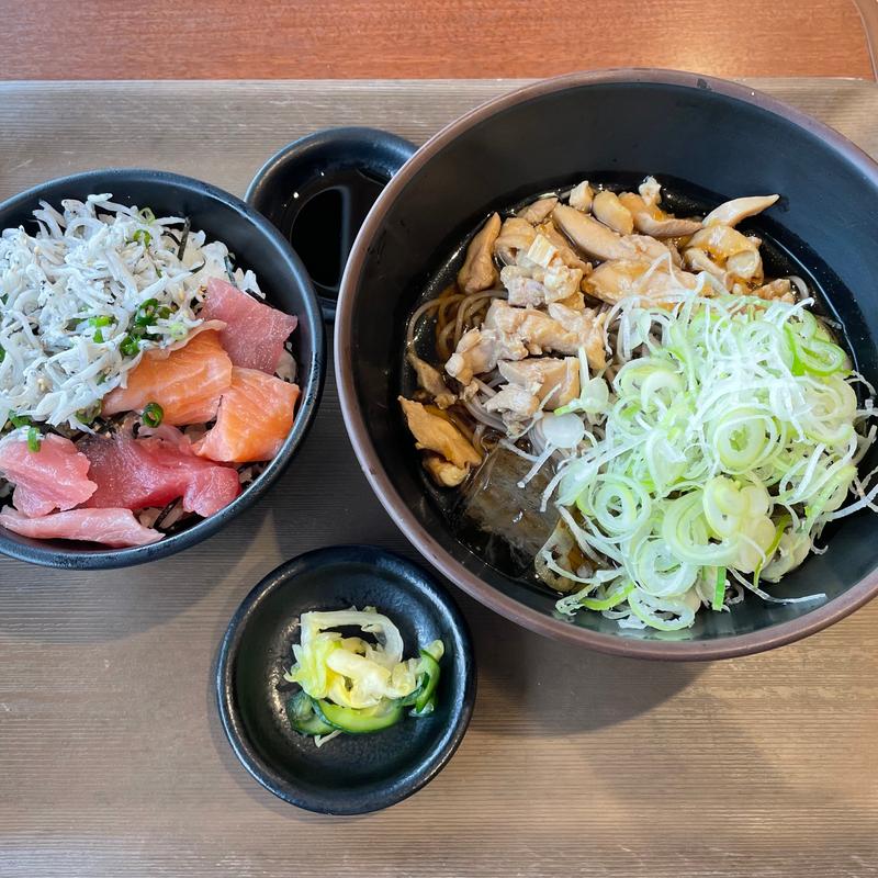 ミニ海鮮丼　冷たい鶏そば(閖上マリンキッチン)