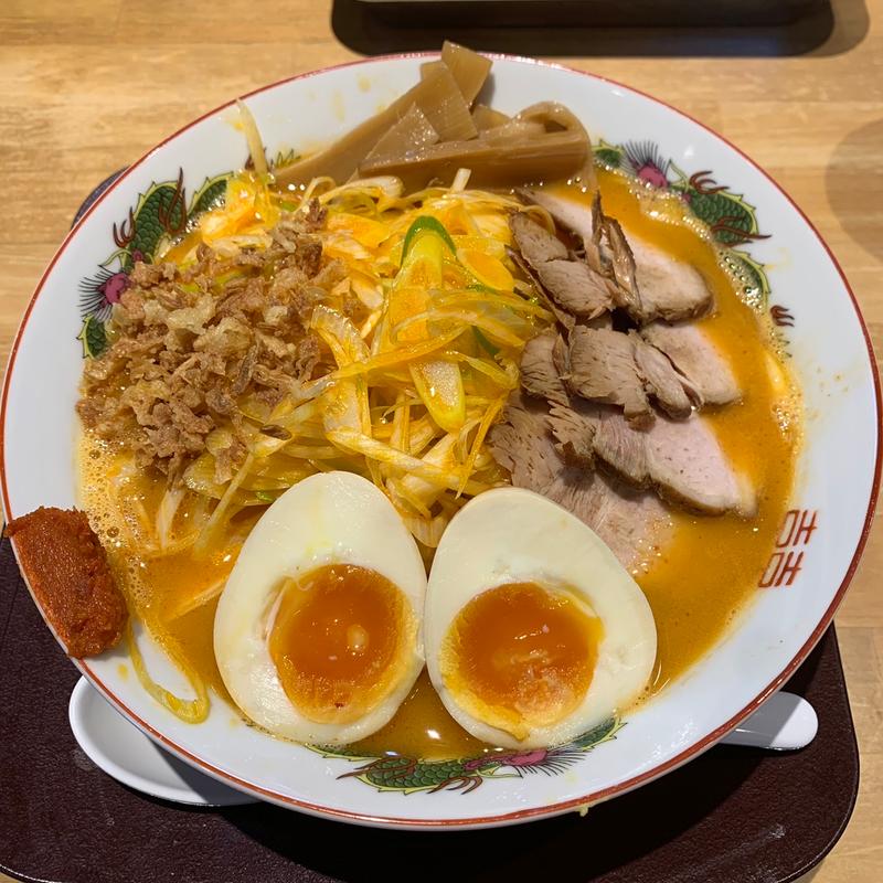 早苗ちゃん金賞葱一本使った大人の味噌ら〜めん(らぁ麺 おかむら)