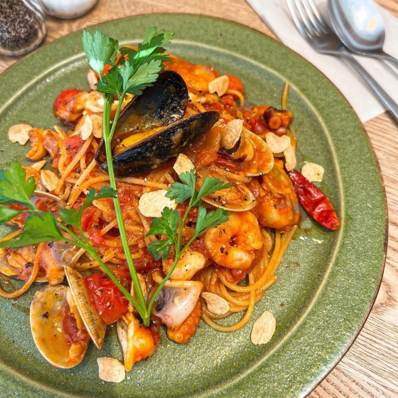 海の幸のtomatoアンチョビガーリック(5 waters cafe)