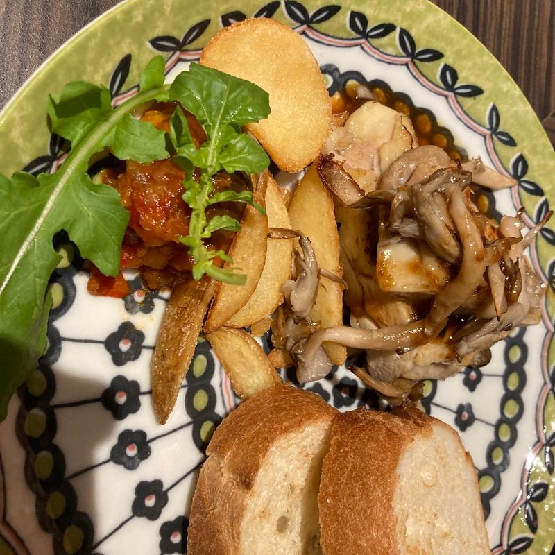 若鶏もも肉のコンフィシャリアビンソース(common cafe 丸の内センタービル店)