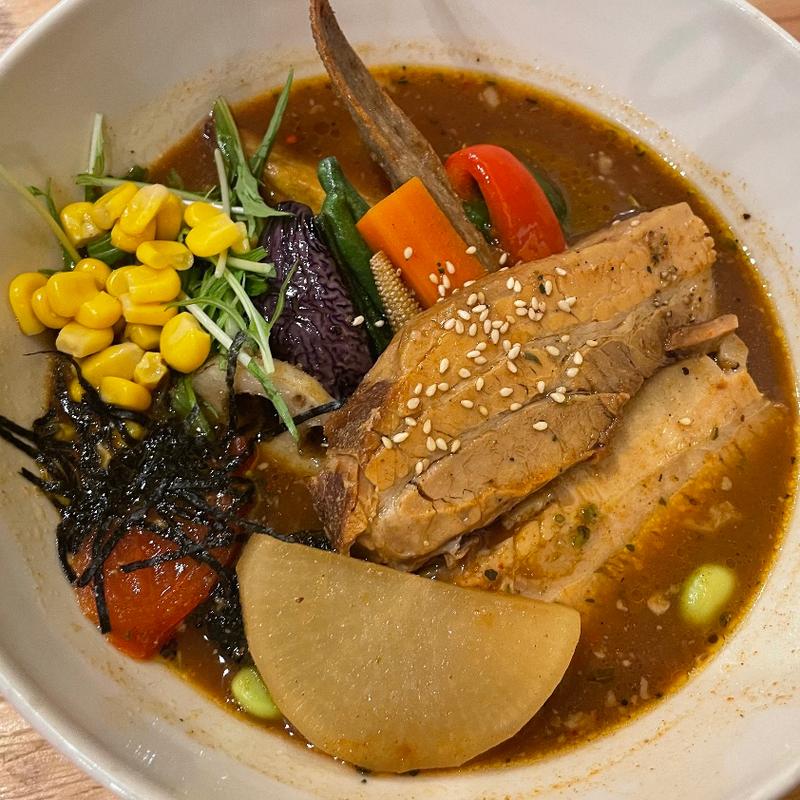 じっくり煮込んだとろやわ角煮(札幌スープカレー ヒグマ)