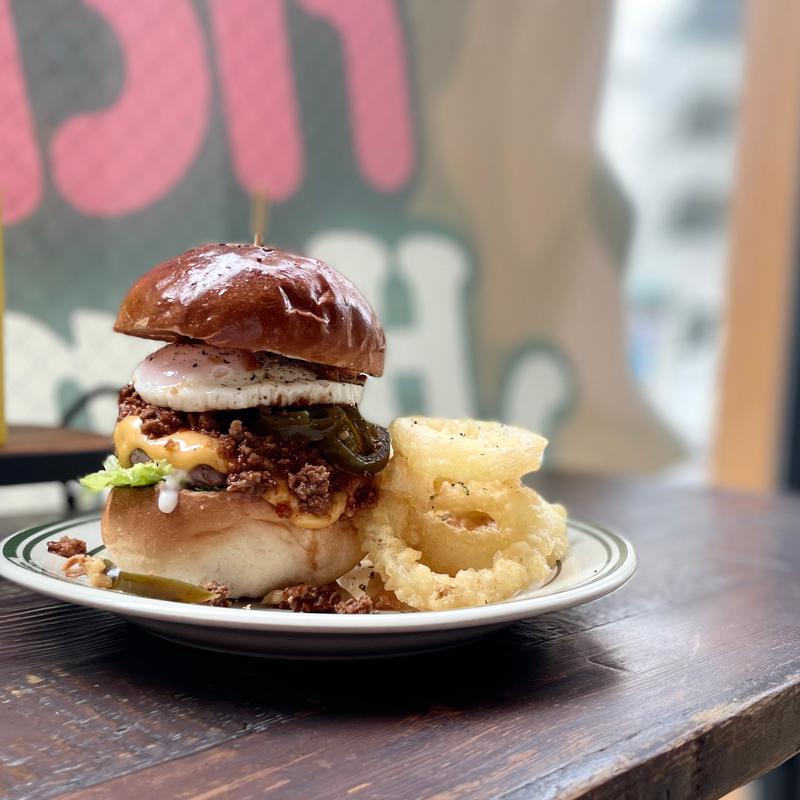 チリエッグチーズバーガー(マーベリック)