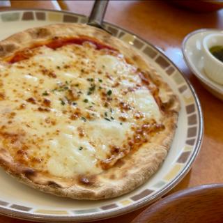 オリーブアンチョビのマルゲリータピザ Wチーズ(サイゼリヤ 八千代緑が丘店 )