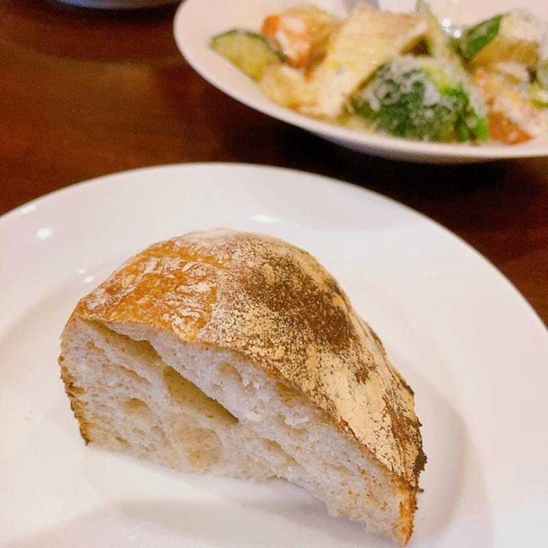 自家製パン(TOVILA osteria)