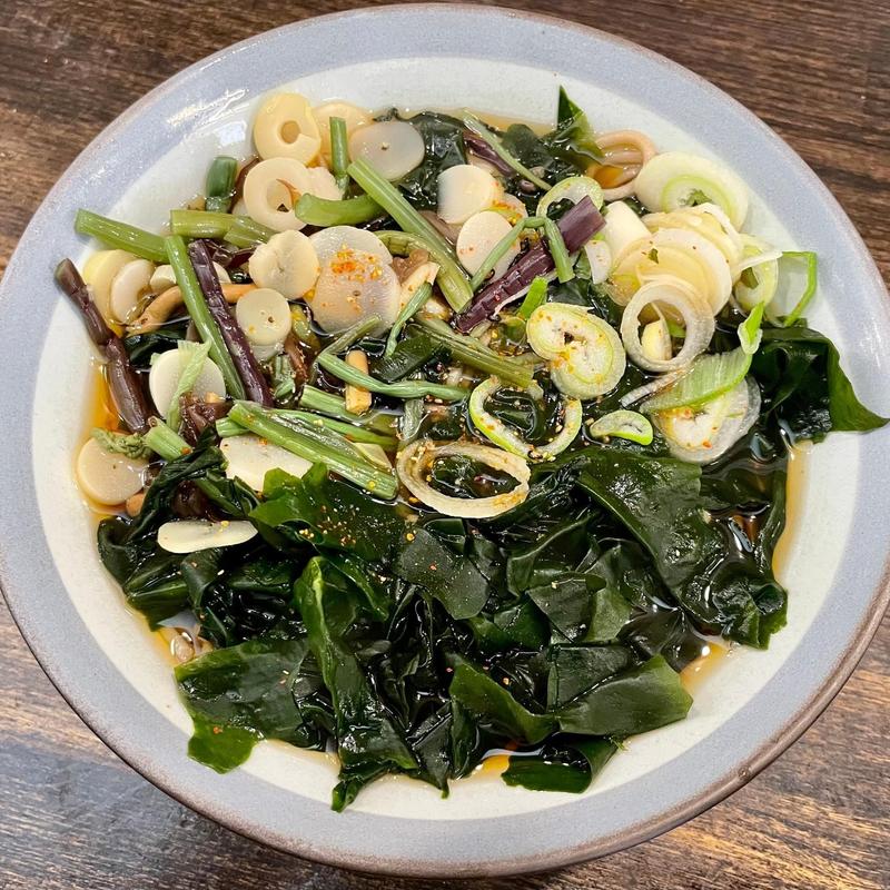 山菜そば ワカメ(ガリレオ八兵衛)