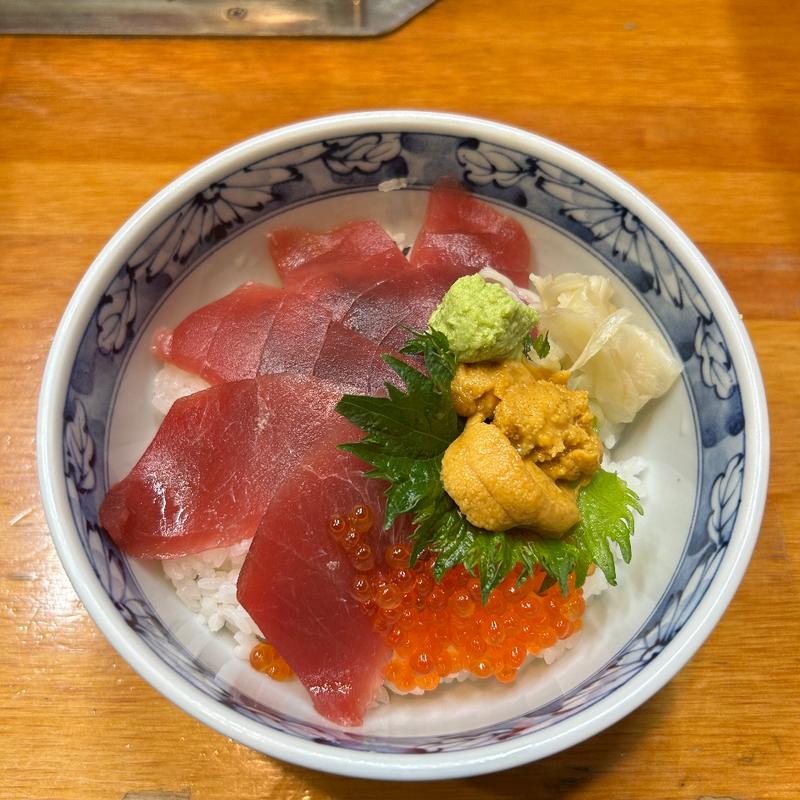 かんの三種盛丼(うおがし かんの)