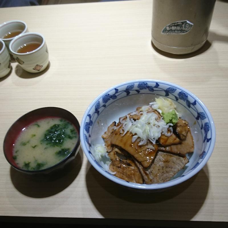 本まぐろの炙り丼(うおがし かんの)