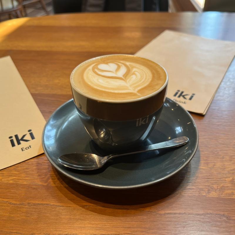 フラットホワイト(iki Roastery & Eatery)
