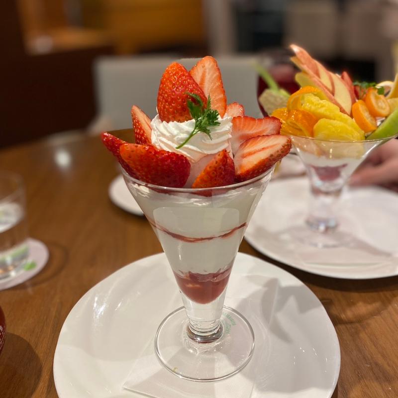 いちごパフェ(京橋千疋屋 東武池袋6F パーラー)