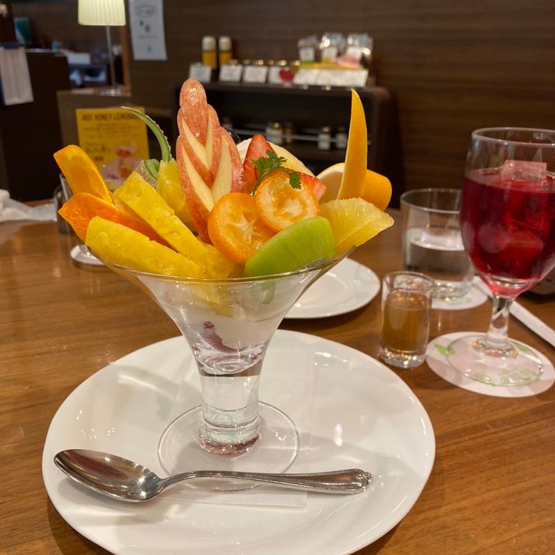 フルーツパフェ(京橋千疋屋 東武池袋6F パーラー)