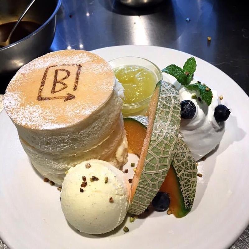 ホワイトスフレパンケーキ メロン(BURN SIDE ST CAFE （バーンサイドストリートカフェ）)