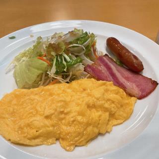 スクランブルエッグ&ベーコンソーセージセット(ガスト 西中島店（から好し取扱店）)