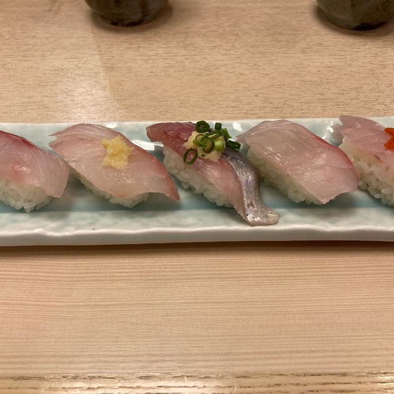 地魚5種握り／真鯛、めじな、あじ、ヒラメ、すずき(地魚鮨 船主総本店)