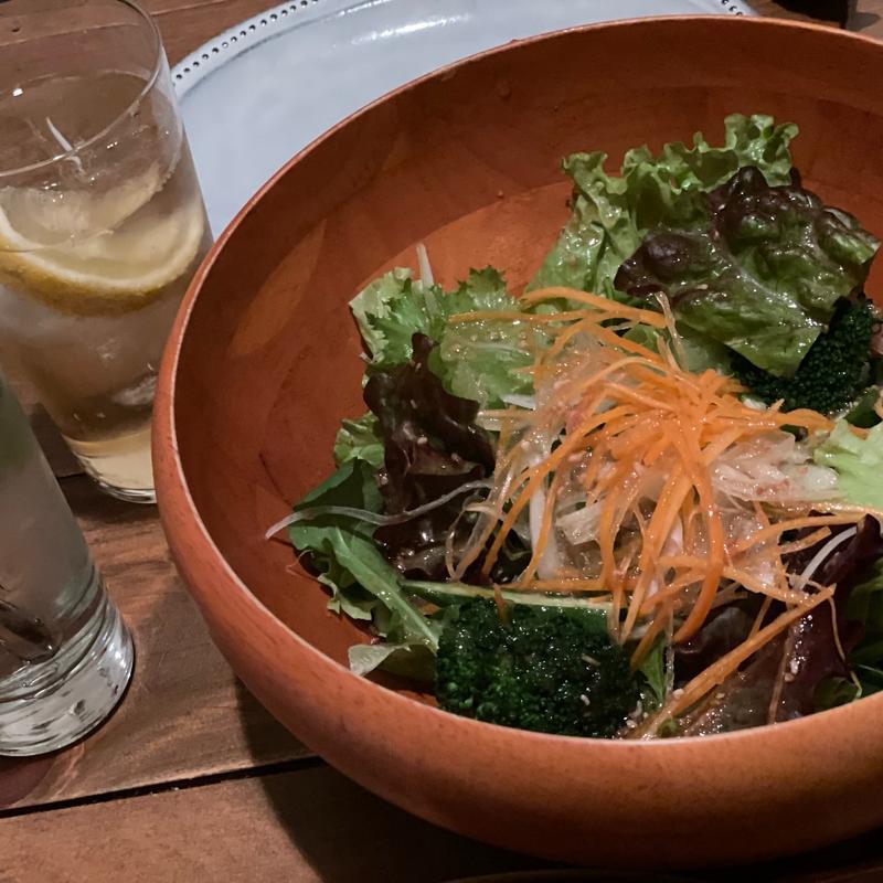 お通しのサラダ(肉とワイン居酒屋Acorn)