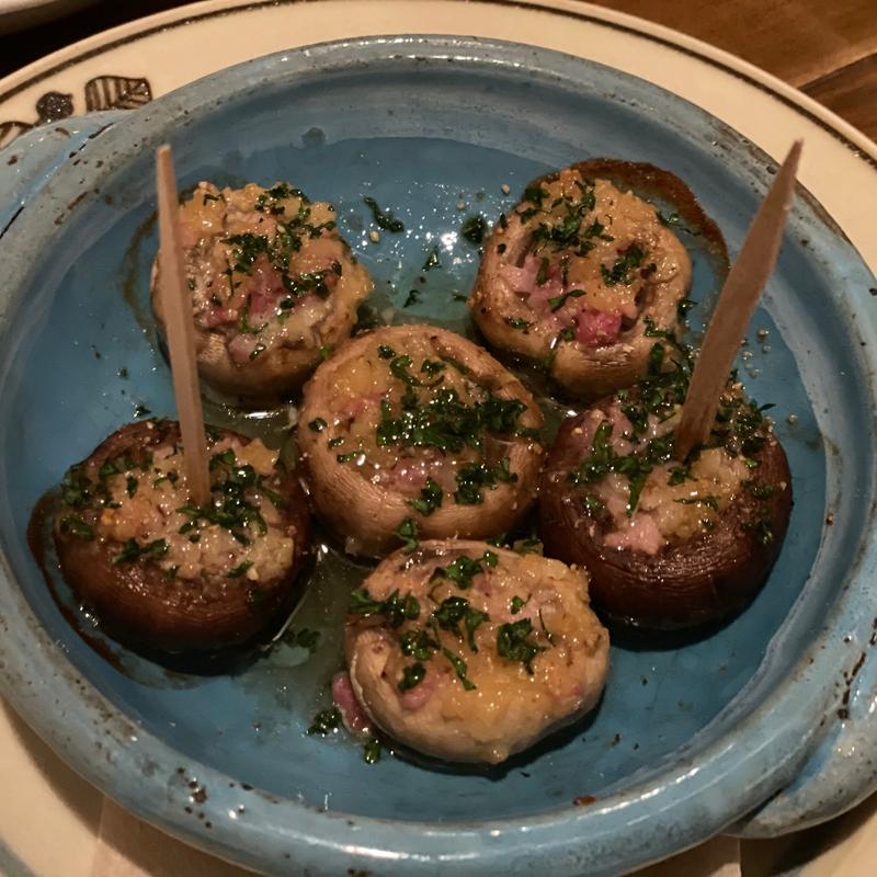 マッシュルームの生ハム詰めグリル(肉とワイン居酒屋Acorn)