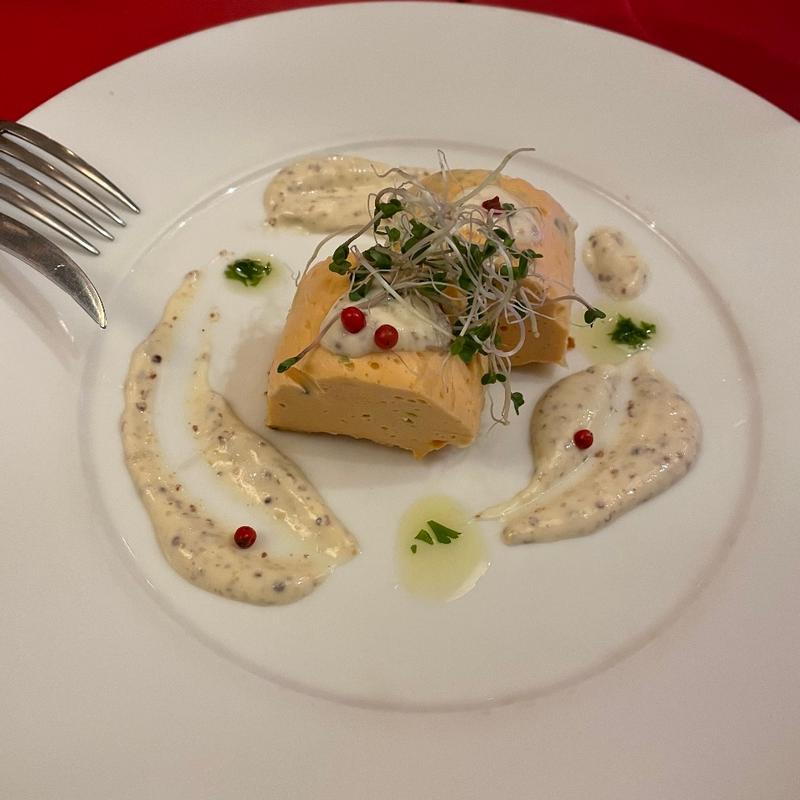 前菜　サーモンのムース(トラットリア デッラ・アモーレ)