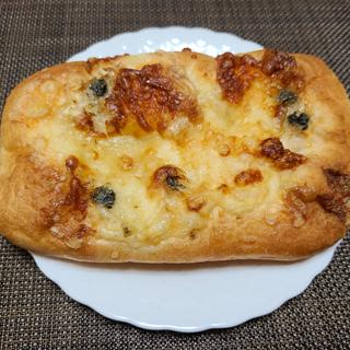フォカッチャ(4種チーズ)(リトルマーメイド エキア成増店)