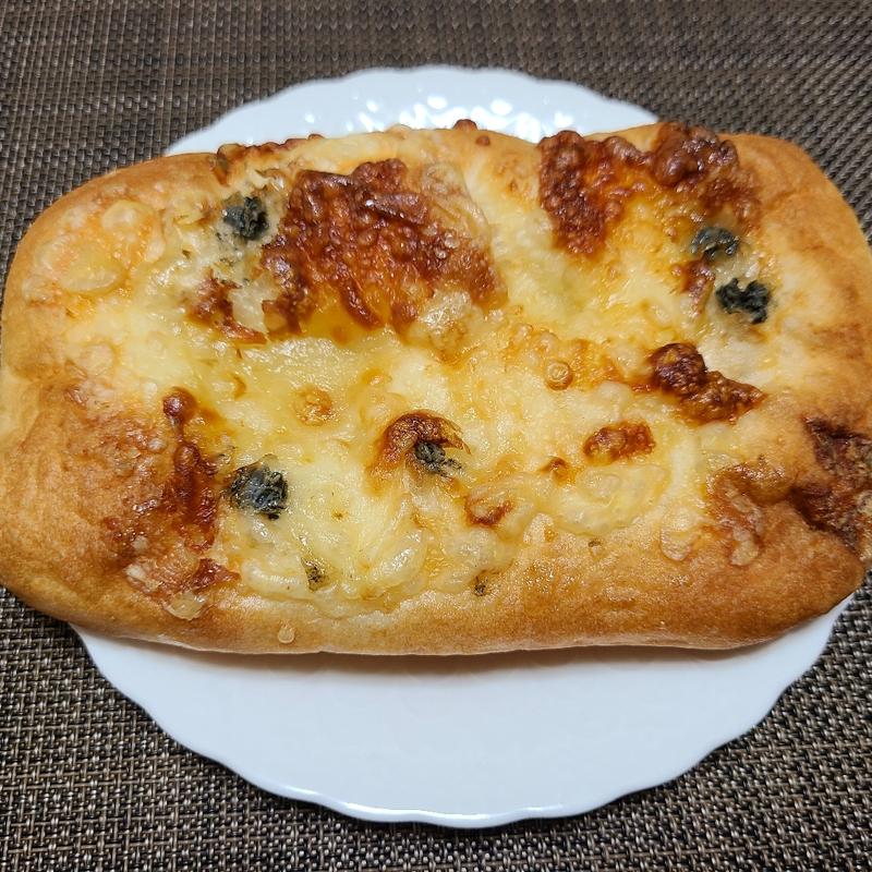 フォカッチャ(4種チーズ)(リトルマーメイド エキア成増店)