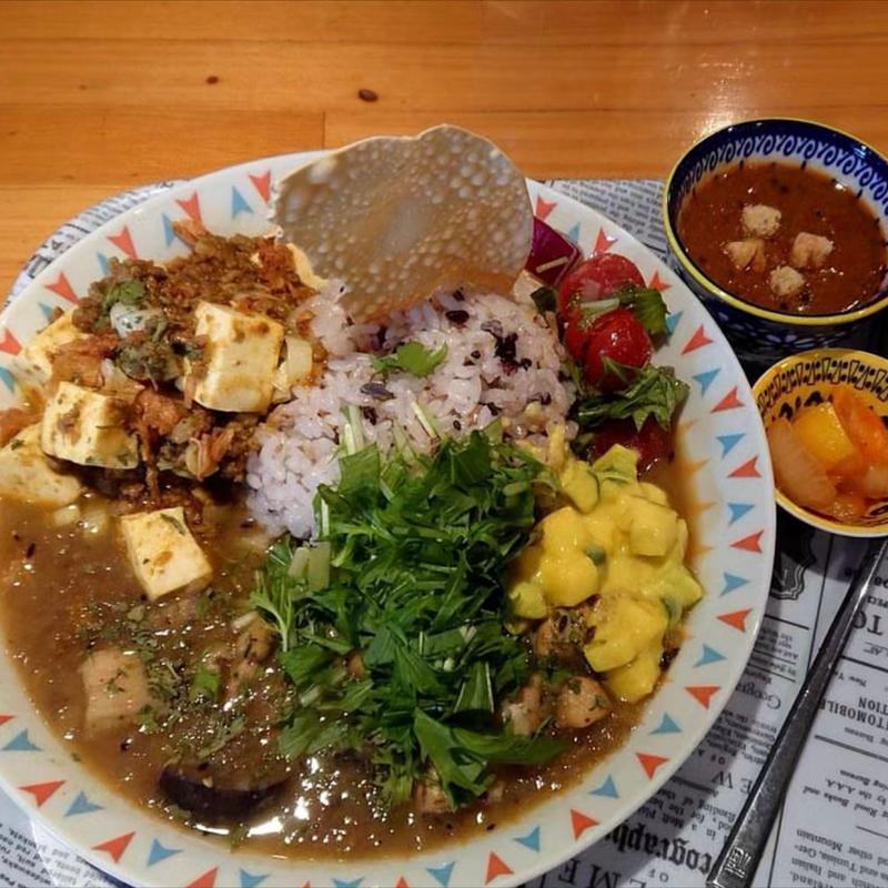 和出汁チキンとマーボーキーマのあいがけ(気まぐれ )