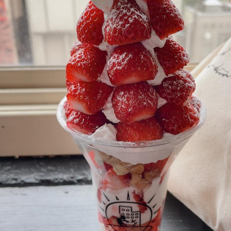 いちごパフェMAX(髙橋農園 釜川店)
