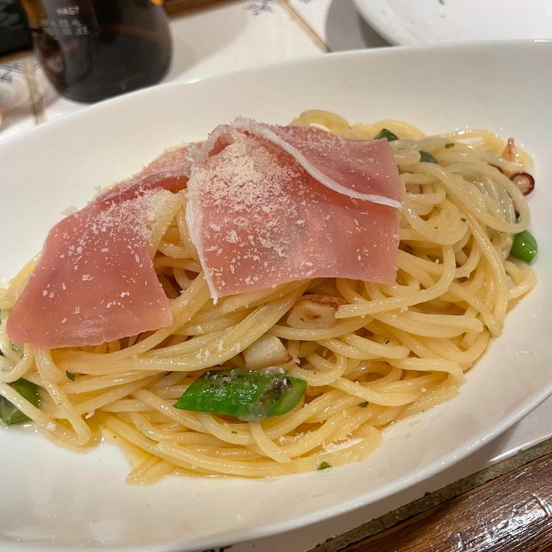 生ハムとアスパラのぺぺロンチーノ(カフェ ド ハーフェン)