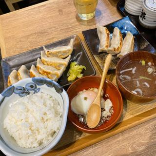 肉汁焼餃子定食(肉汁餃子のダンダダン 赤羽店)