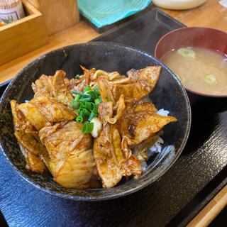 豚キムチ丼(豚丼 白樺)