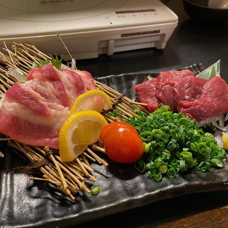 馬刺し(もつ鍋 笑楽)