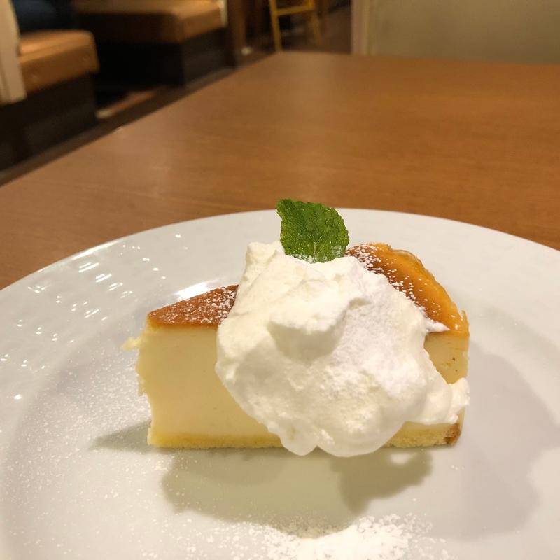 3種チーズのベイクドチーズケーキ(ココス 足立保木間店)