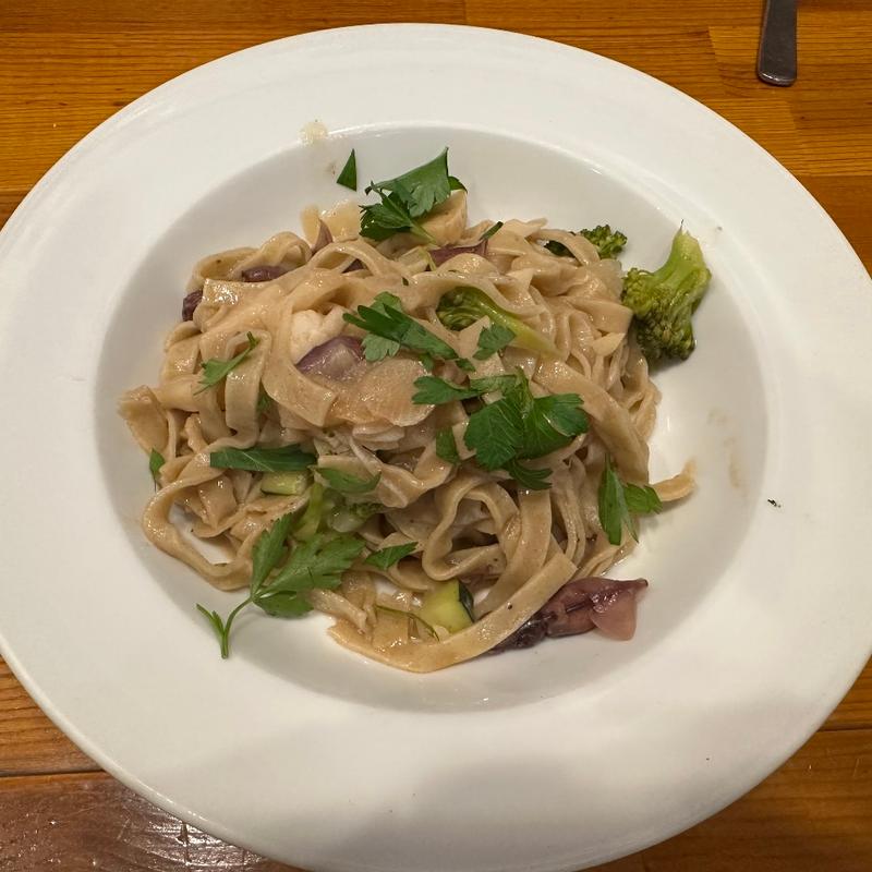 小柱、新タマネギ、ホタルイカのオイルソース 自家製フェットチーネ(fontegara)