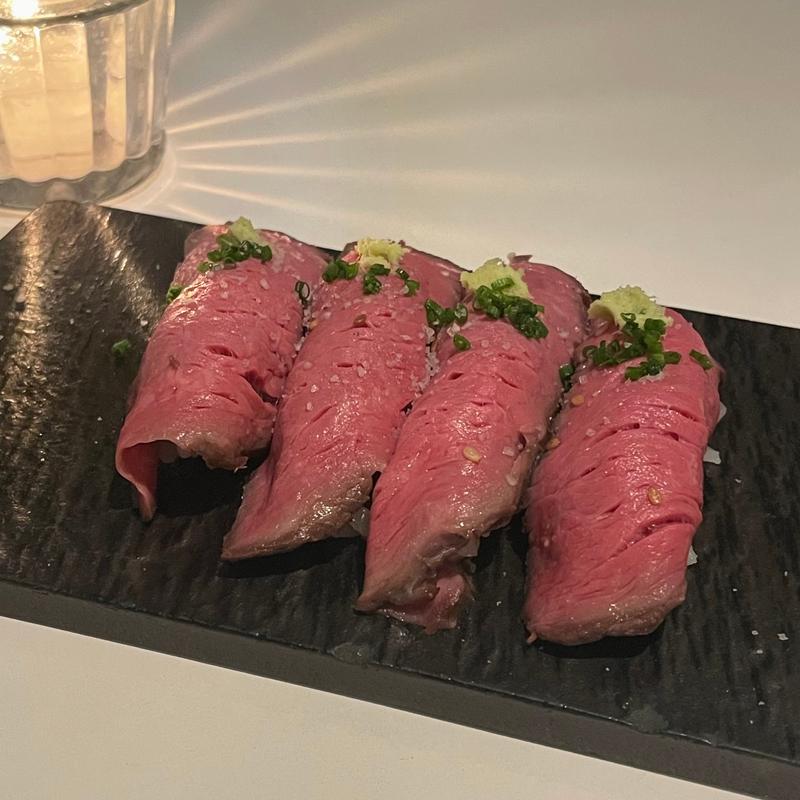 炭火焼和牛ローストビーフの肉寿司(シエロイリオ （Riverside Cafe Cielo y Rio）)