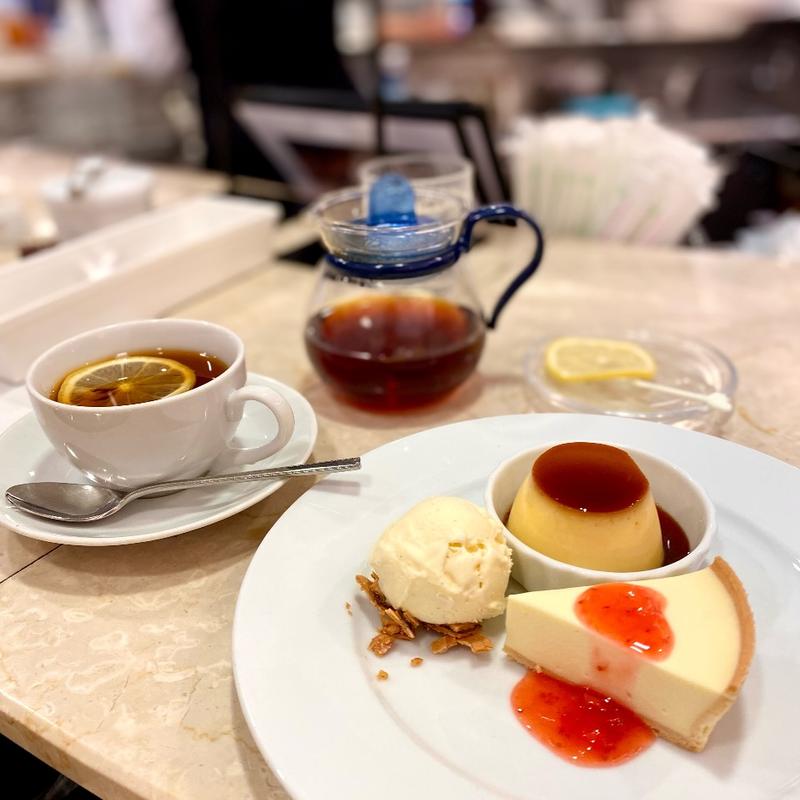 デザートプレートとお飲物(モロゾフ 阪急三番街店)