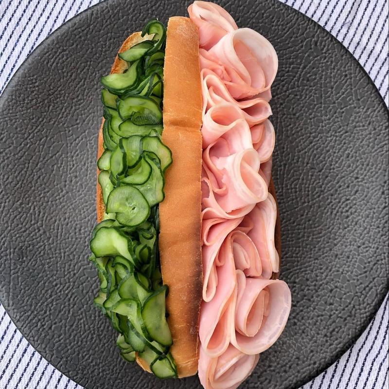 オリーブオイルとバルサミコのきゅうりサラダ(コーヒー＆トースト)