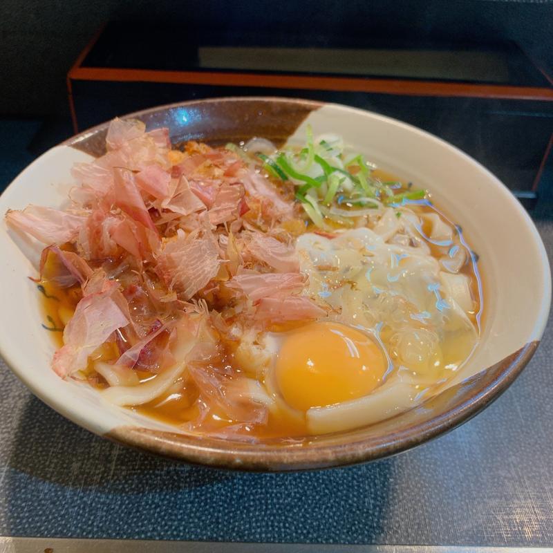 かき揚げ玉子入りきしめん(住よし ＪＲ名古屋駅・新幹線下りホーム店 （すみよし）)
