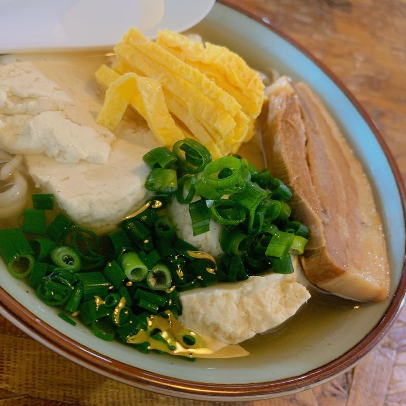 沖縄そば(謝苅そば （じゃーがるそば）)