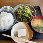 ニラレバ炒め定食(満福食堂)