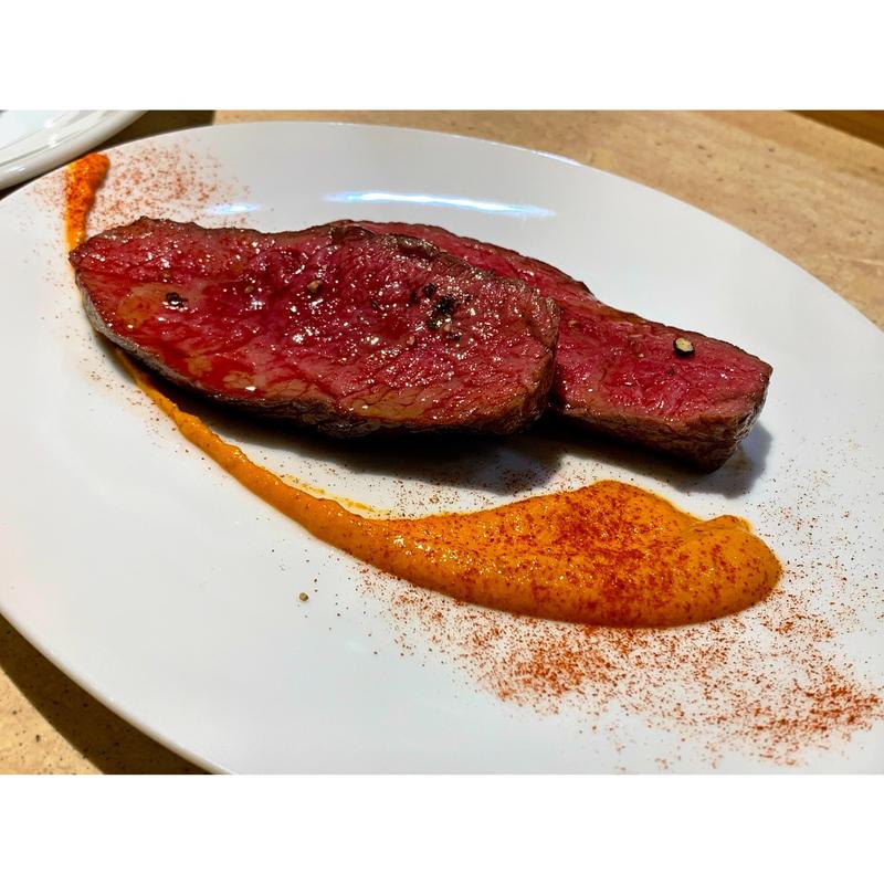 大和牛のプランチャ　ロメスコソース(ラ クッチャーラ デ ドノスティア)