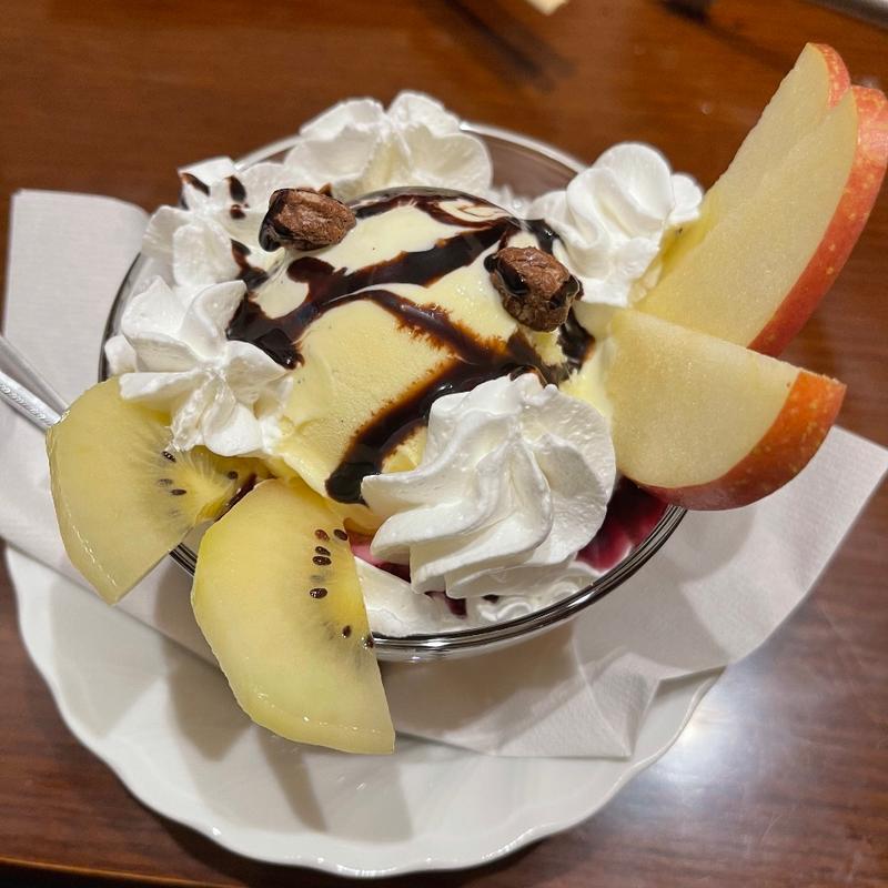 ミニパフェ(炭火焼肉ともじ)