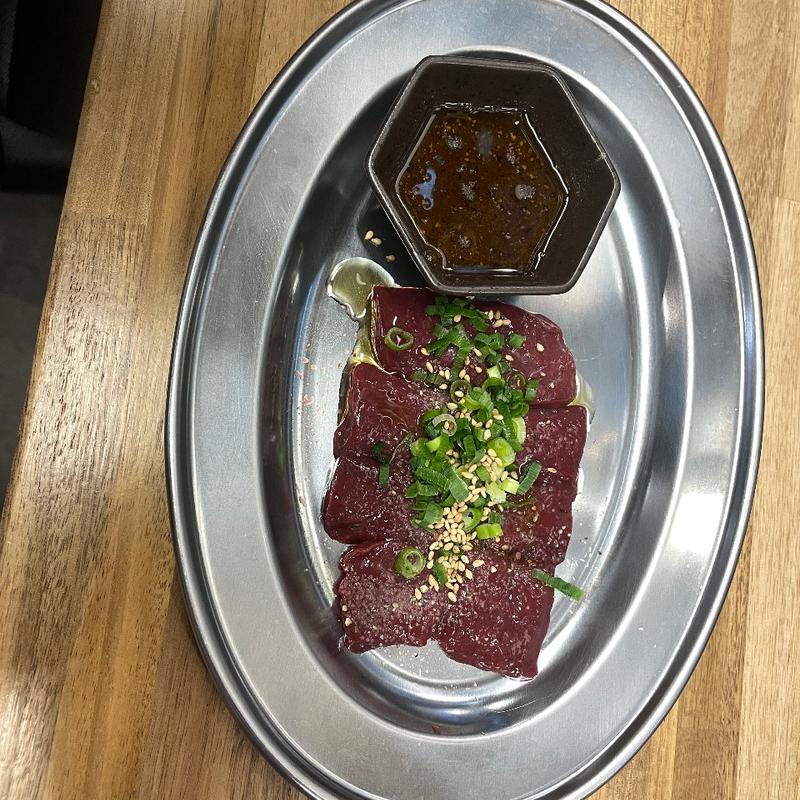 新鮮炙りレバー(焼肉セブン 都町店)