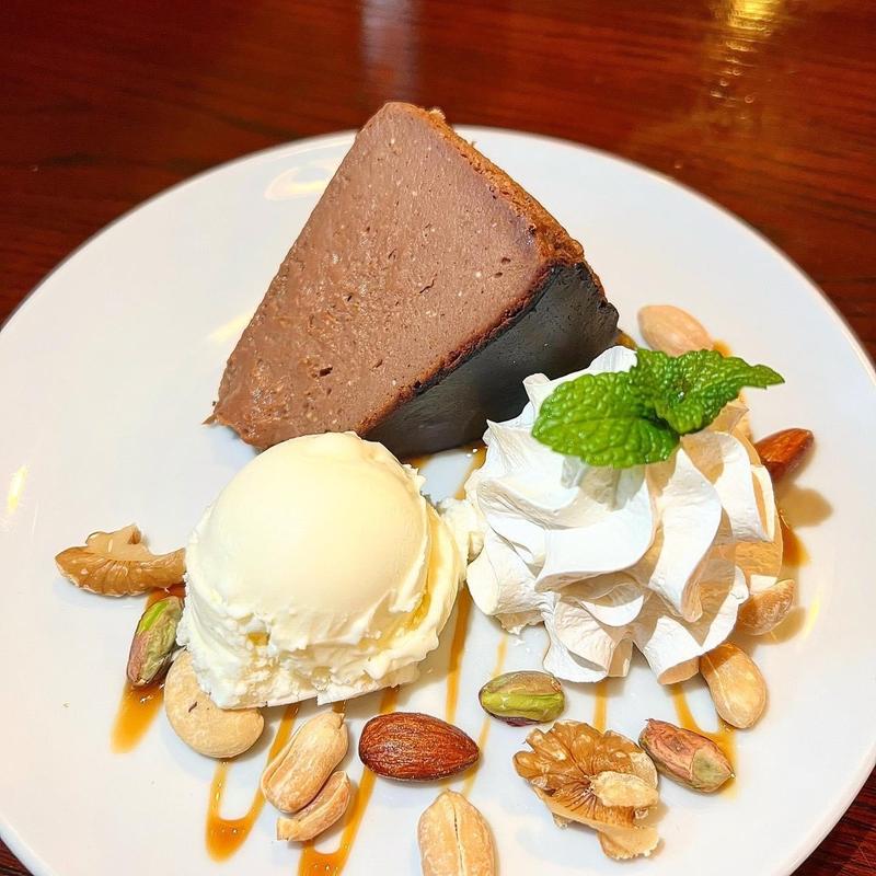 チョコレートバスクチーズケーキ(カントリーレストランスワン)