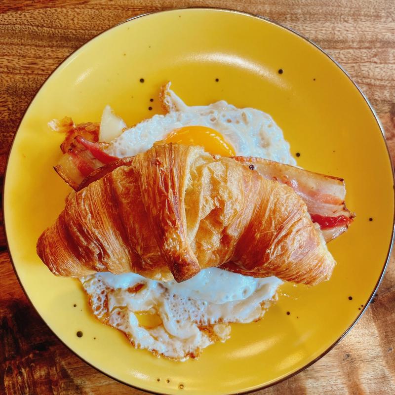 Bacon, cheese & fried egg(Comarca Cuina L’Hocal)