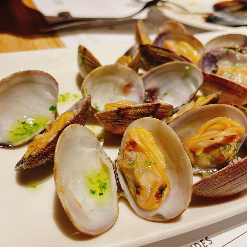 Grilled galician clams(La Flauta)