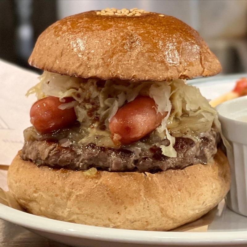 ザワークラウト&ソーセージバーガー(H’s Burger stand &Bar)