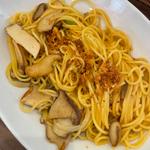アワビ茸のオリーブオイルパスタ(高倉町珈琲 平塚店)