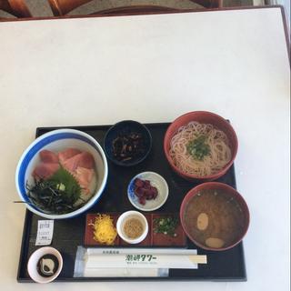 近大マグロ丼(潮岬観光タワーレストラン)